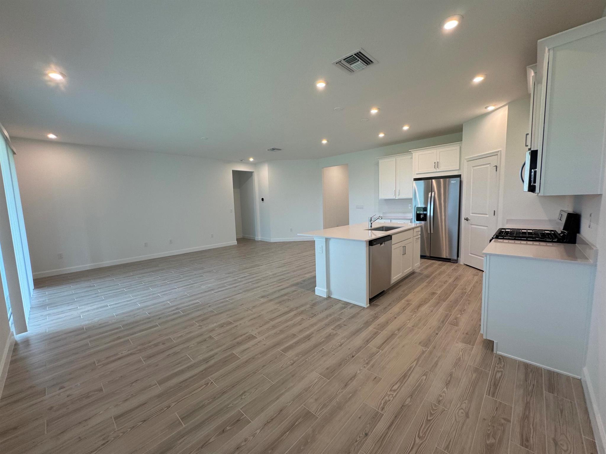 CADENCE PHASE 1 - Residential Lease