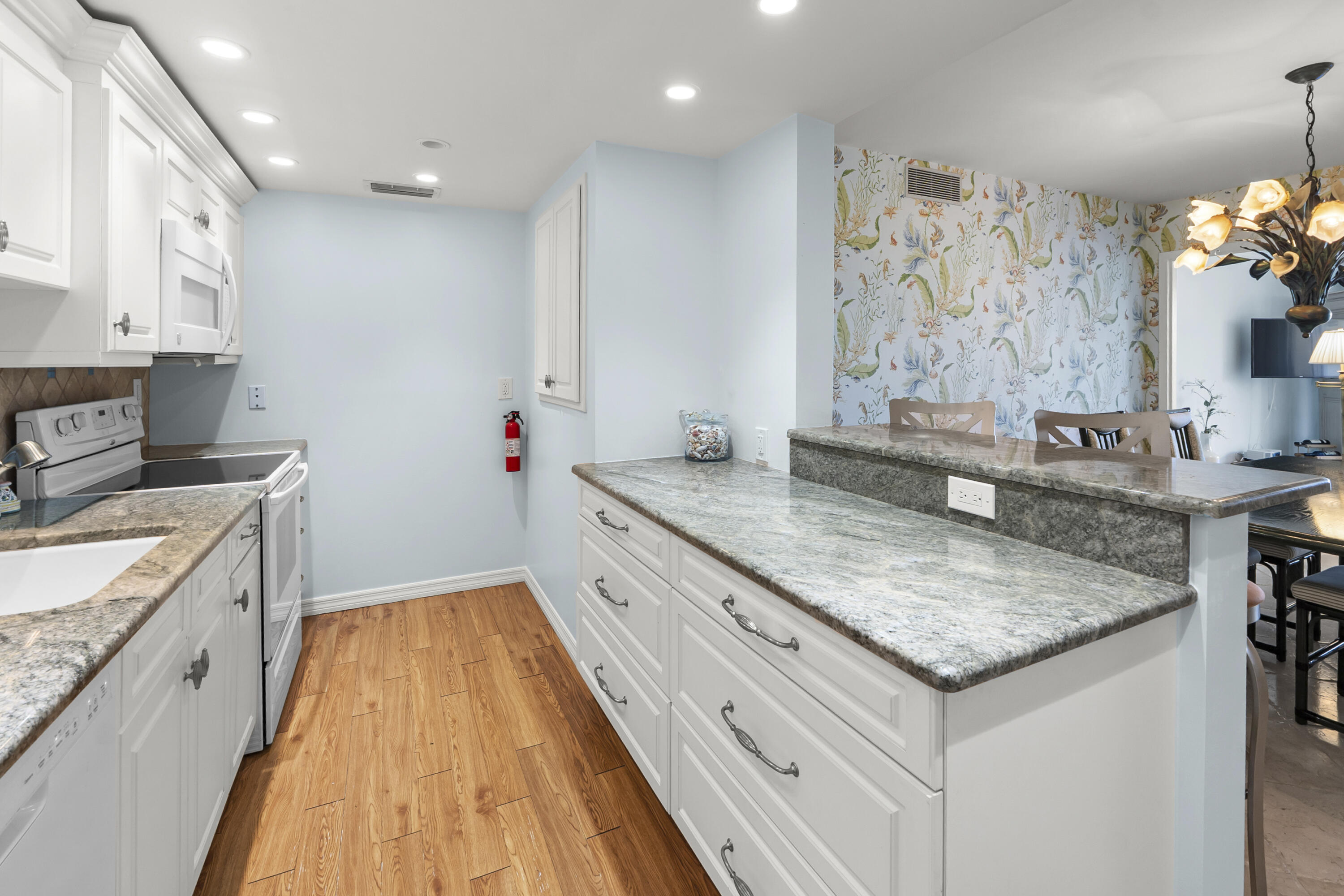 EVERGLADES PLAZA CONDO - Residential