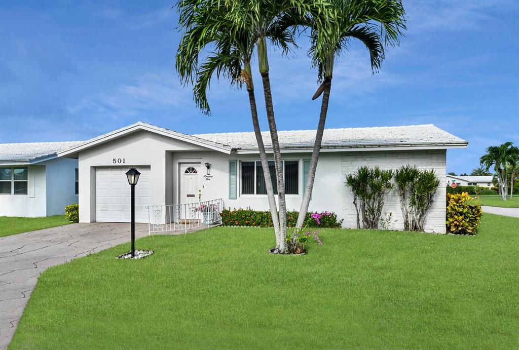 Photo of 501 SW 16th Street St, Boynton Beach, FL 33426 (MLS # R10749582)