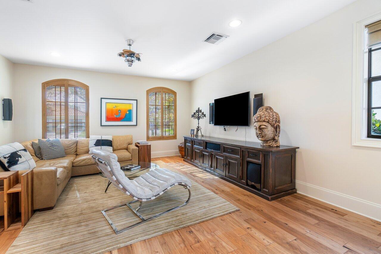 THE HAMPTONS - Residential