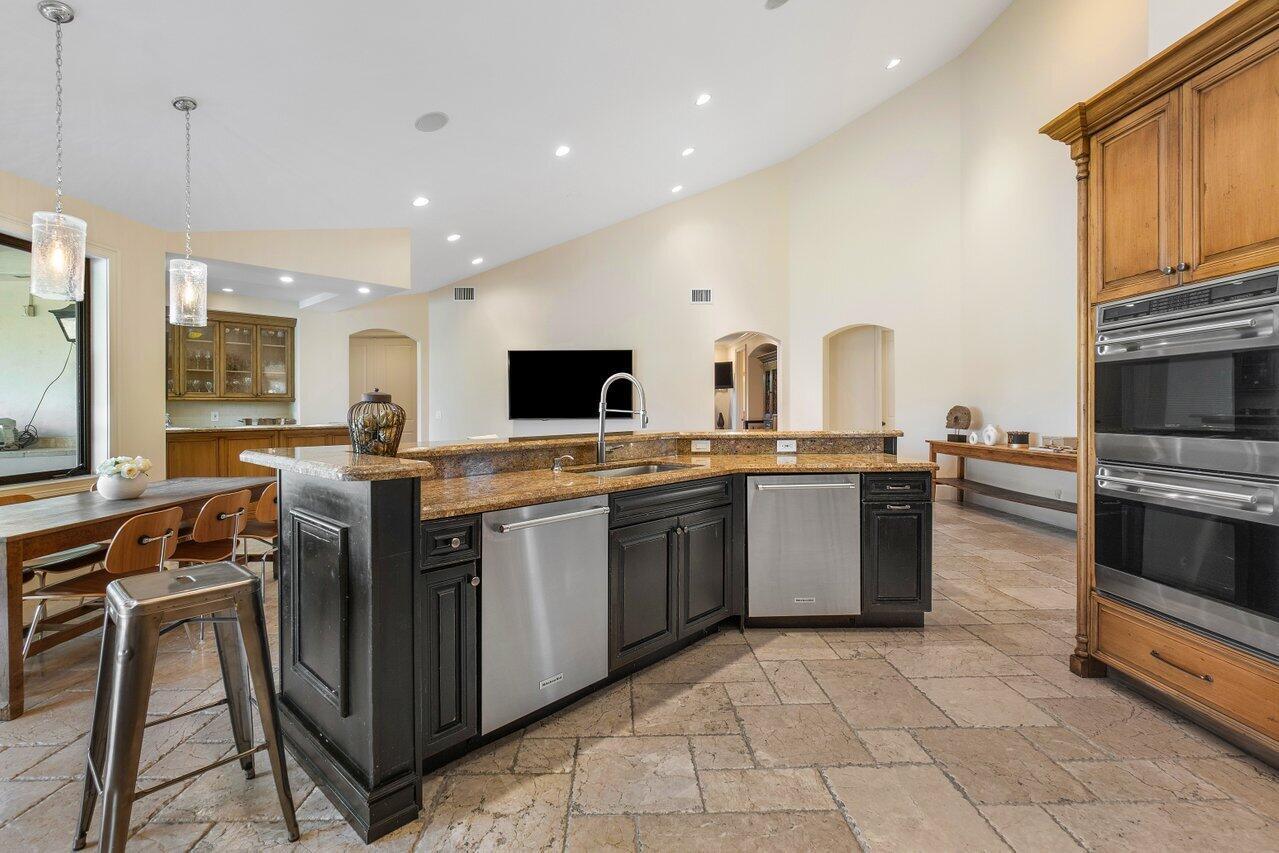 THE HAMPTONS - Residential