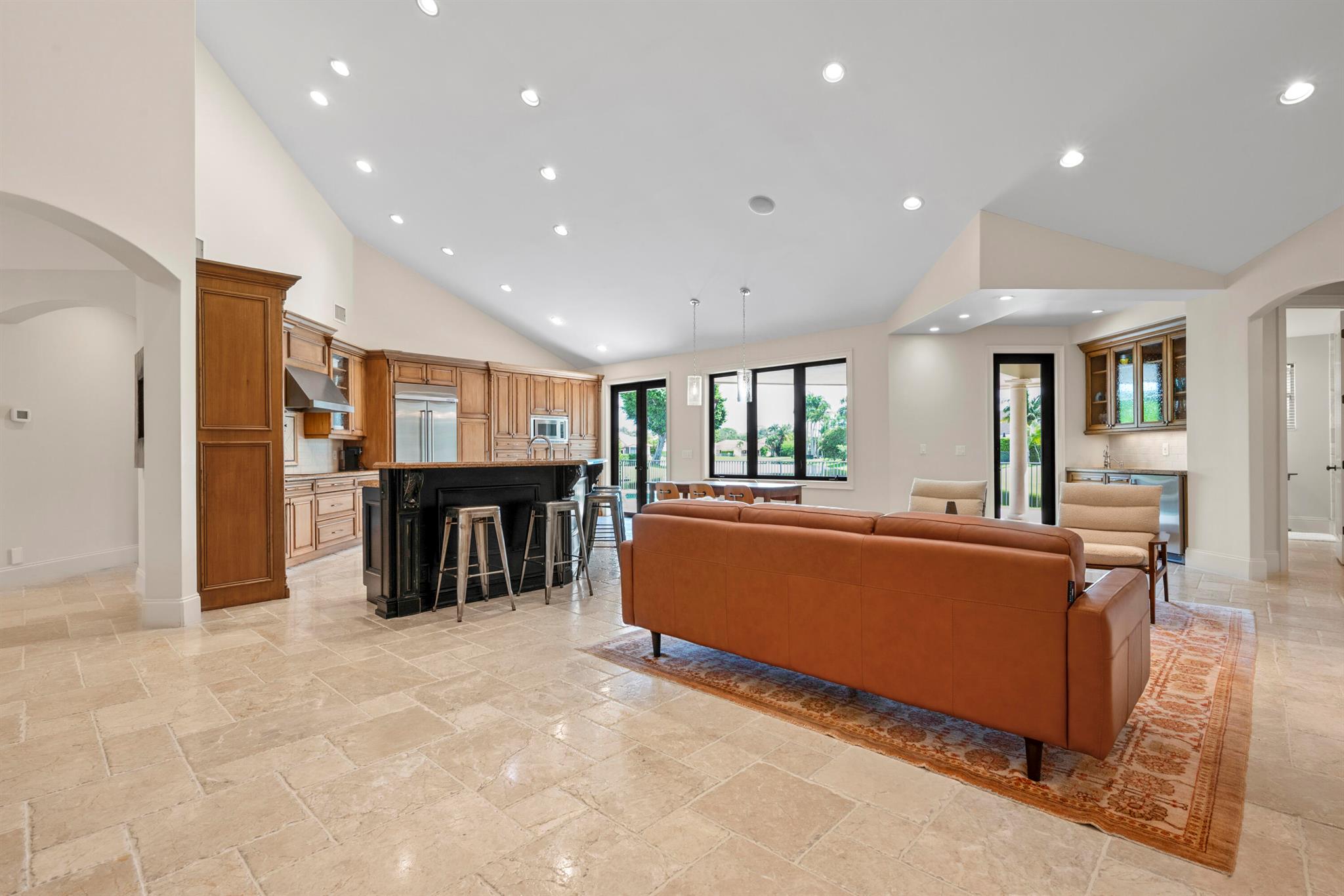 THE HAMPTONS - Residential