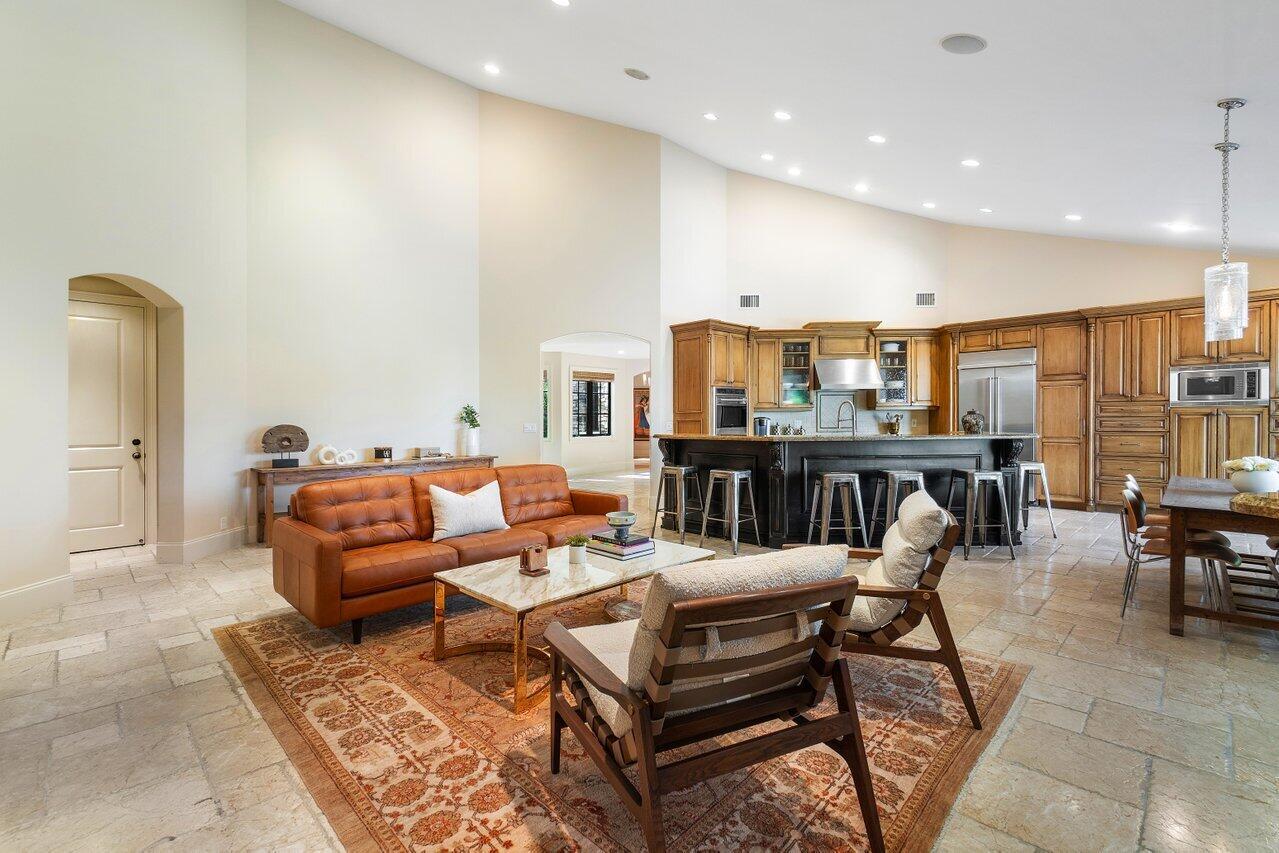 THE HAMPTONS - Residential