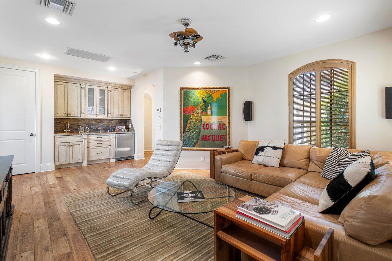 THE HAMPTONS - Residential