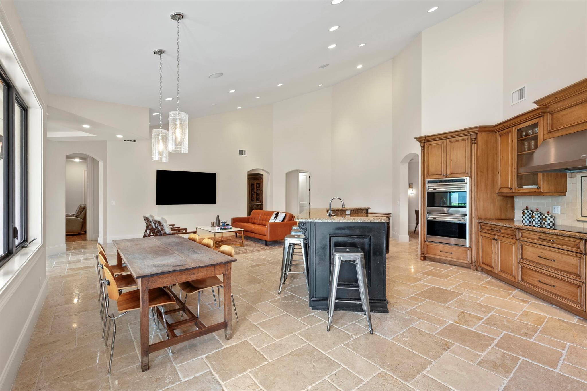 THE HAMPTONS - Residential