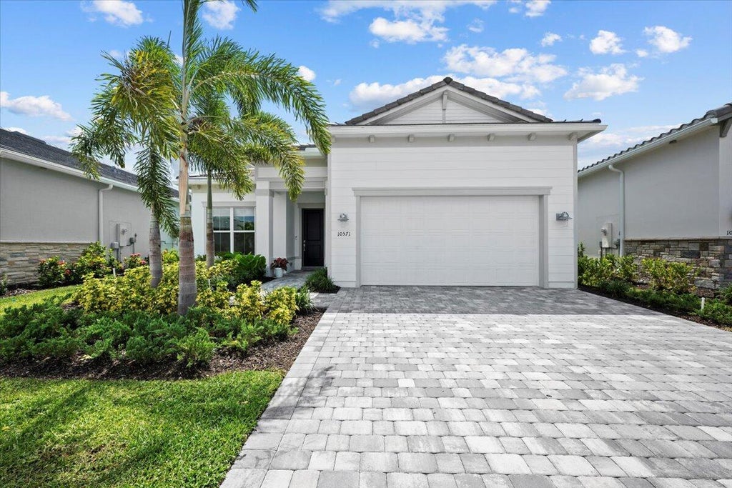 Photo of 10571 Northbrook Circle, Palm Beach Gardens, FL 33412 (MLS # B26075047)