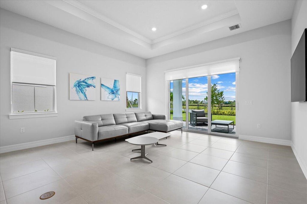 Photo of 10571 Northbrook Circle, Palm Beach Gardens, FL 33412 (MLS # B26075047)