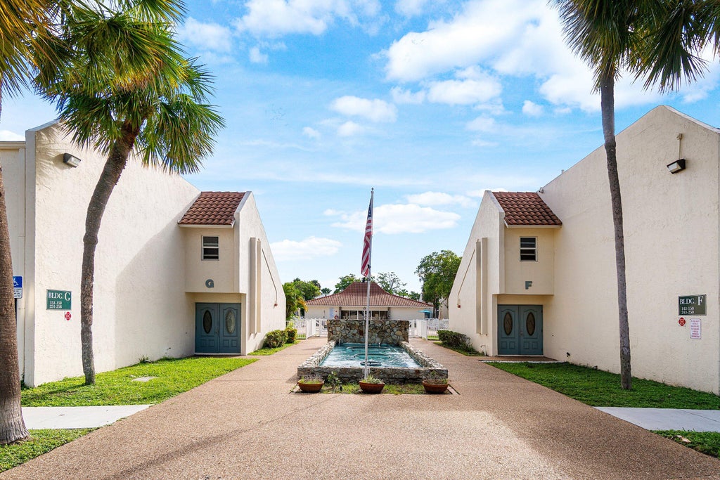 Photo of 1428 SE 4th Avenue, Deerfield Beach, FL 33441 (MLS # B26086153)