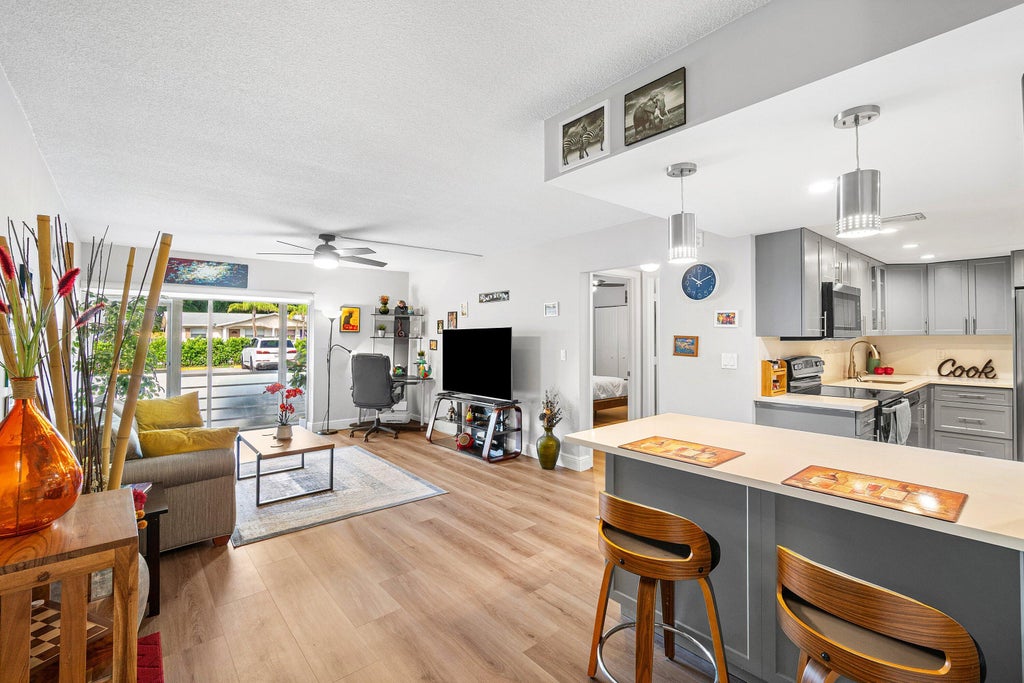 Photo of 1428 SE 4th Avenue, Deerfield Beach, FL 33441 (MLS # B26086153)