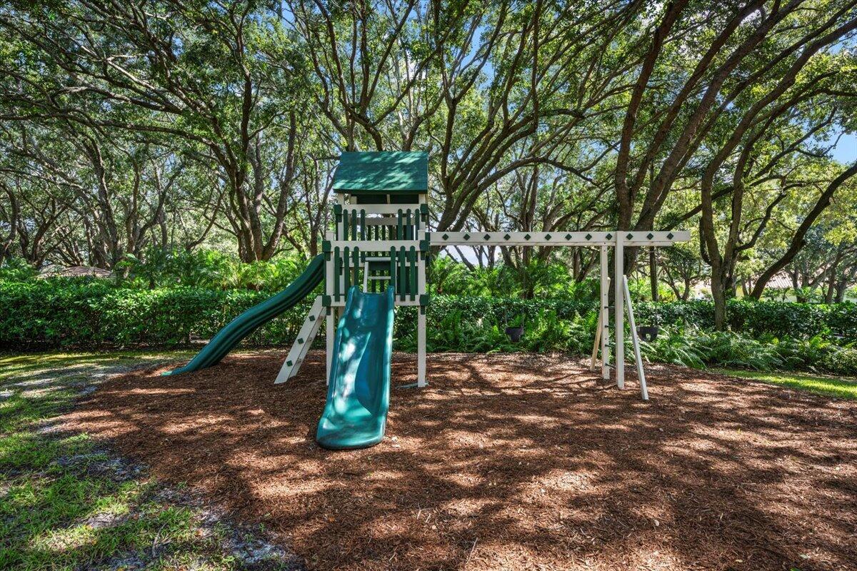 HERITAGE OAKS - Land