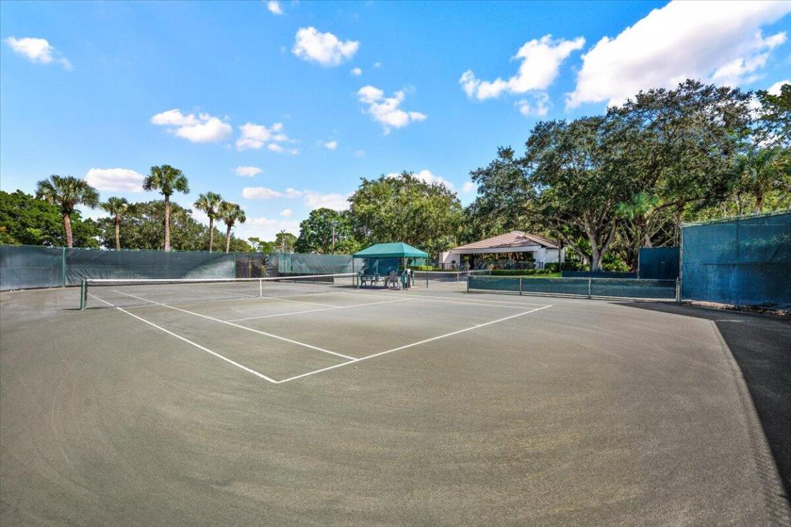 HERITAGE OAKS - Land