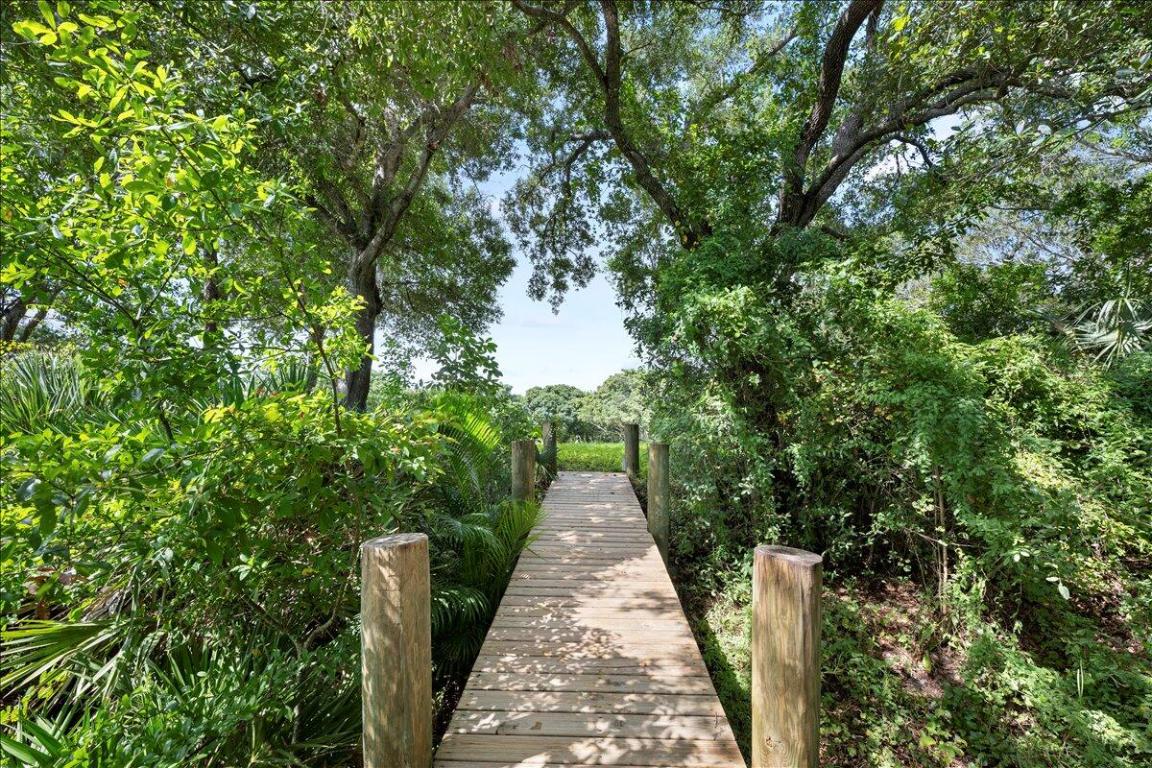 HERITAGE OAKS - Land