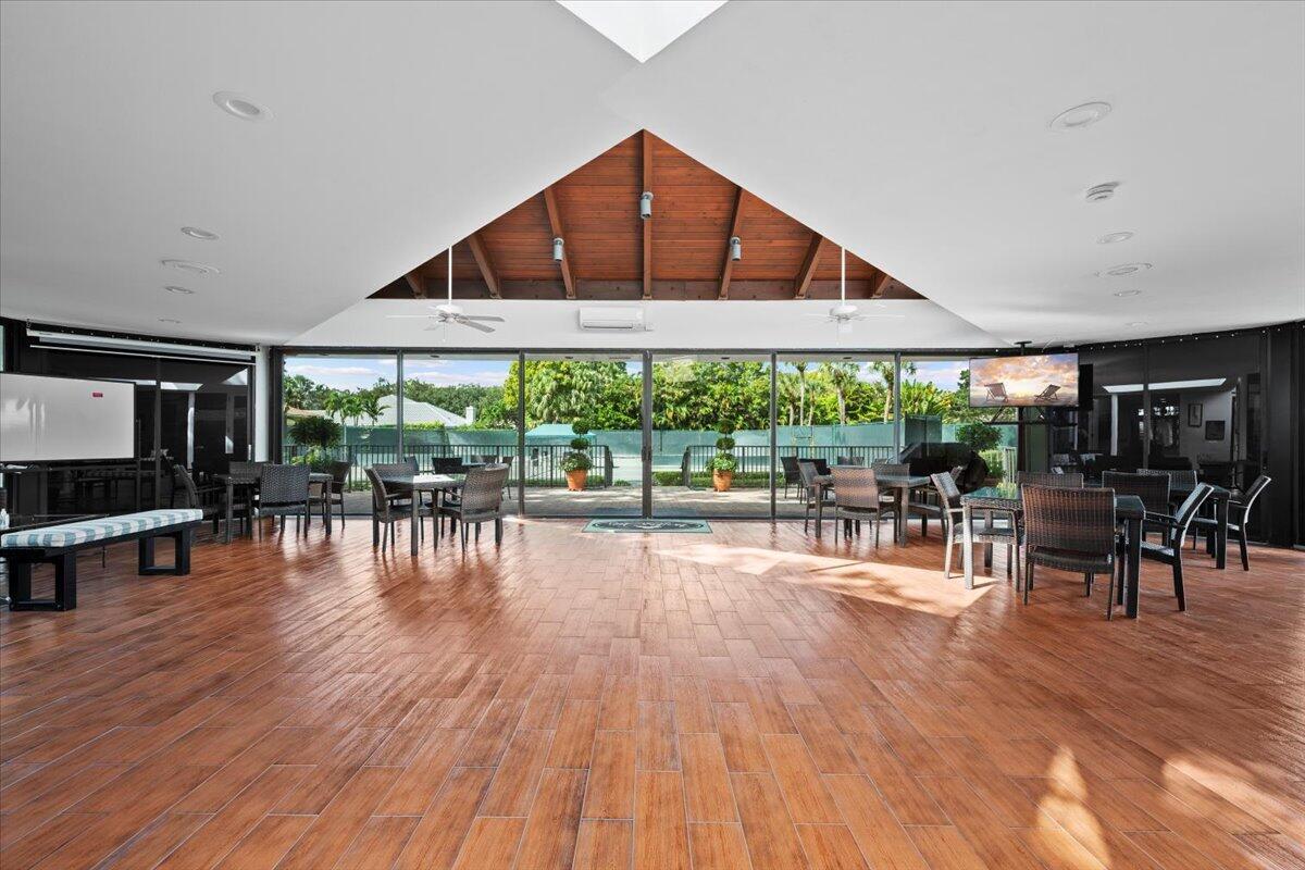 HERITAGE OAKS - Land