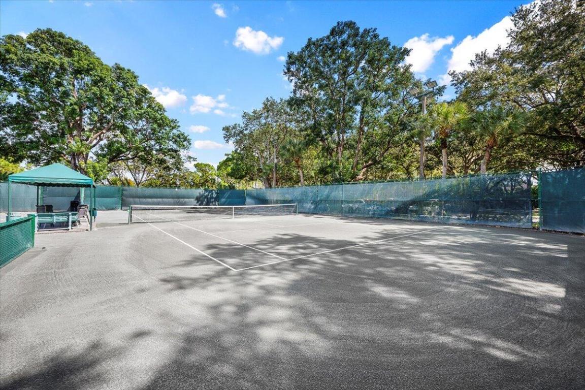 HERITAGE OAKS - Land