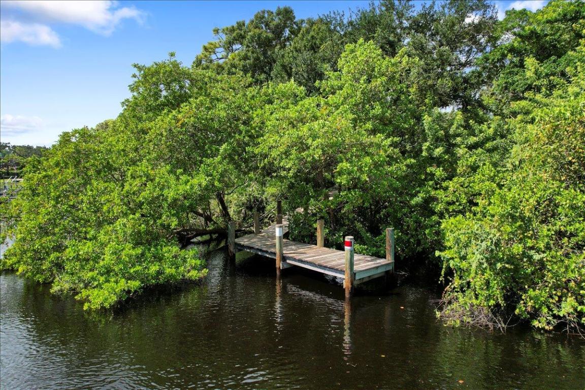 HERITAGE OAKS - Land