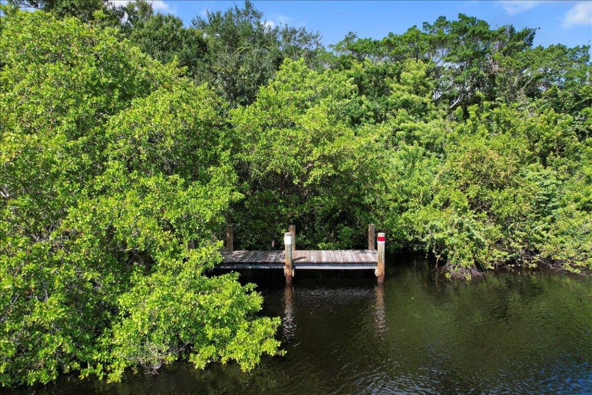 HERITAGE OAKS - Land