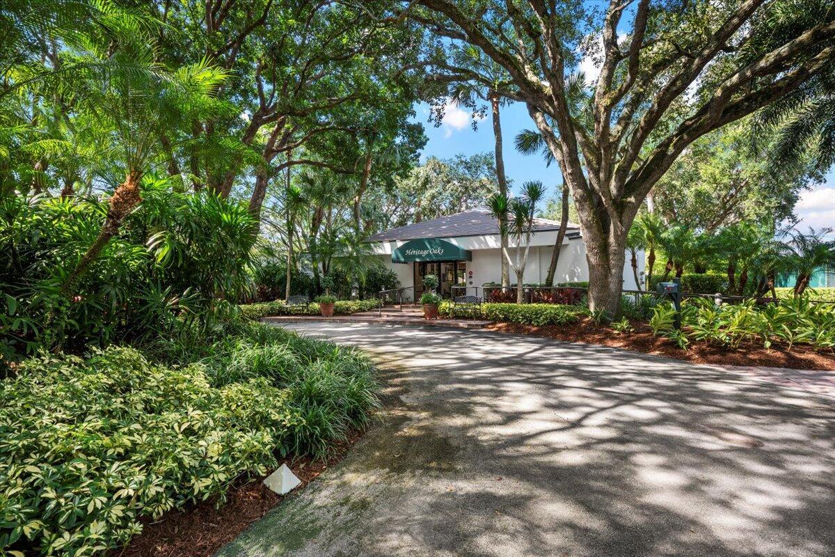 HERITAGE OAKS - Land