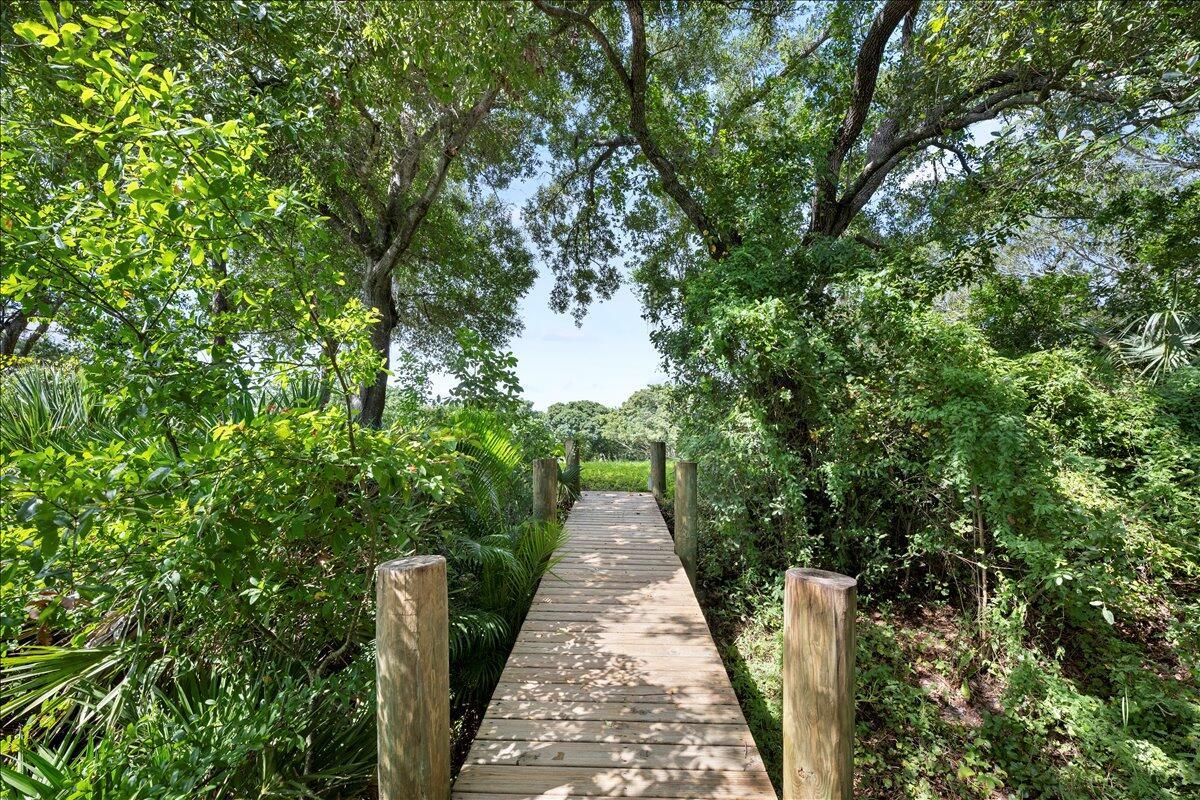 HERITAGE OAKS - Land