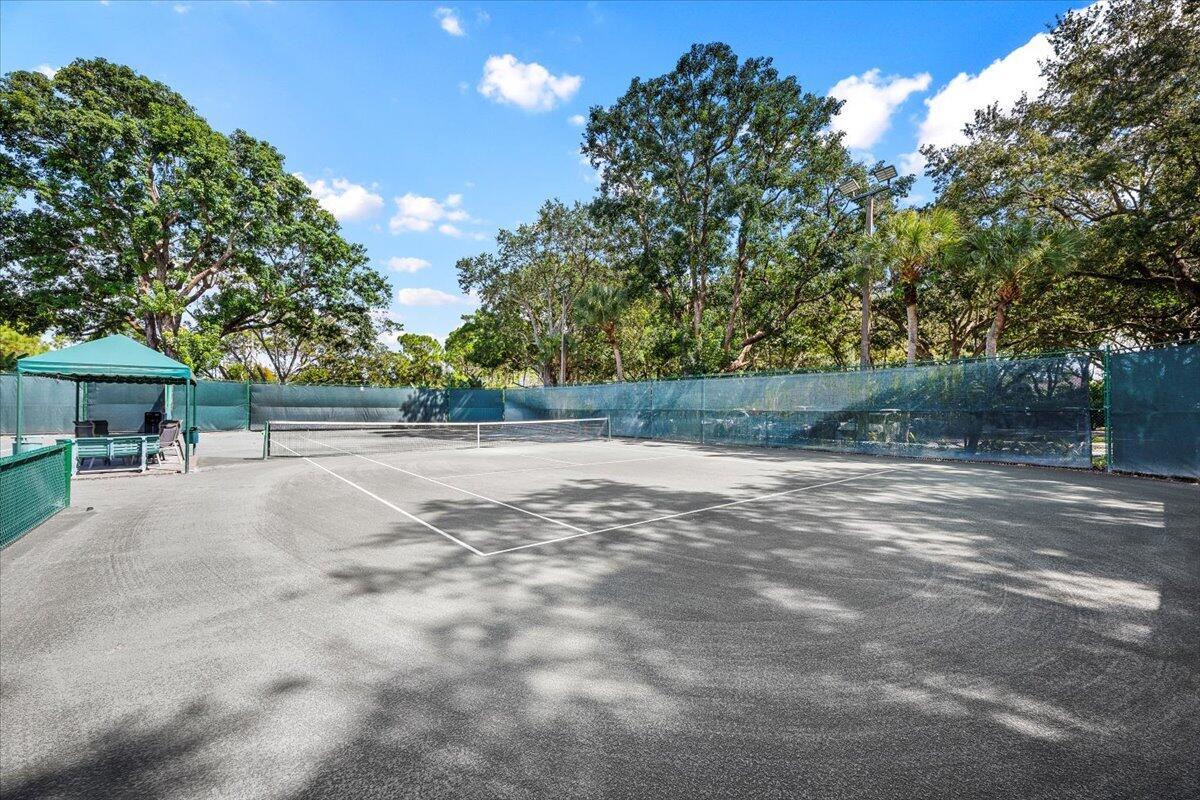 HERITAGE OAKS - Land