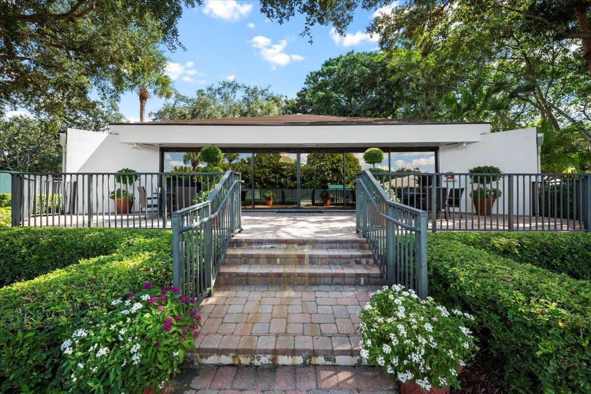 HERITAGE OAKS - Land