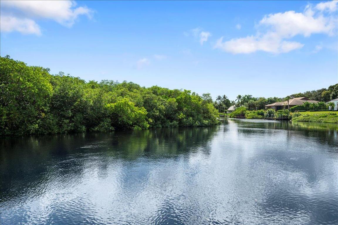 HERITAGE OAKS - Land