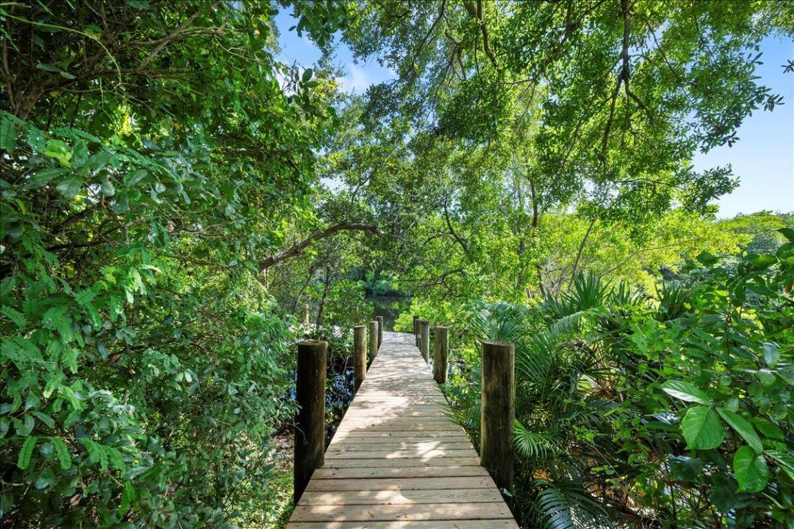 HERITAGE OAKS - Land