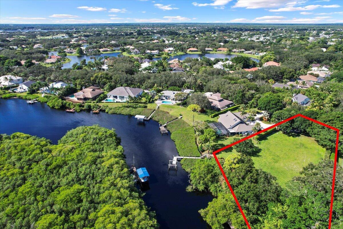 HERITAGE OAKS - Land