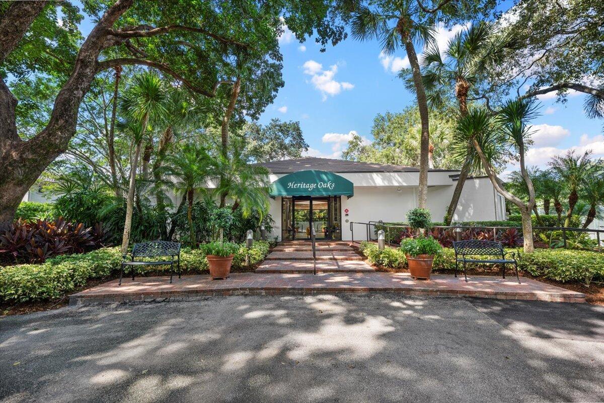 HERITAGE OAKS - Land