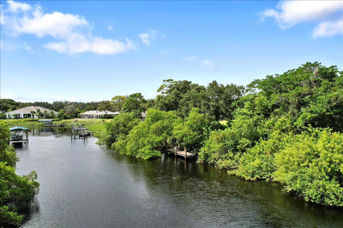 HERITAGE OAKS - Land