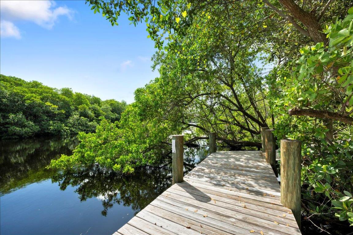 HERITAGE OAKS - Land