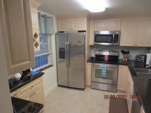 MEADOWBROOK LAKES VIEW - Residential