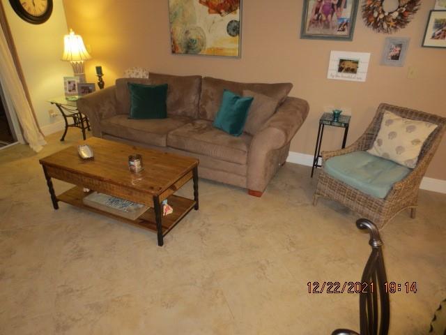 MEADOWBROOK LAKES VIEW - Residential