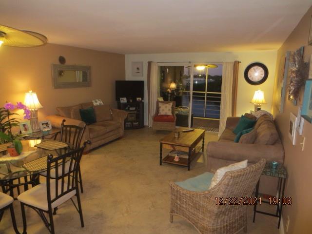 MEADOWBROOK LAKES VIEW - Residential