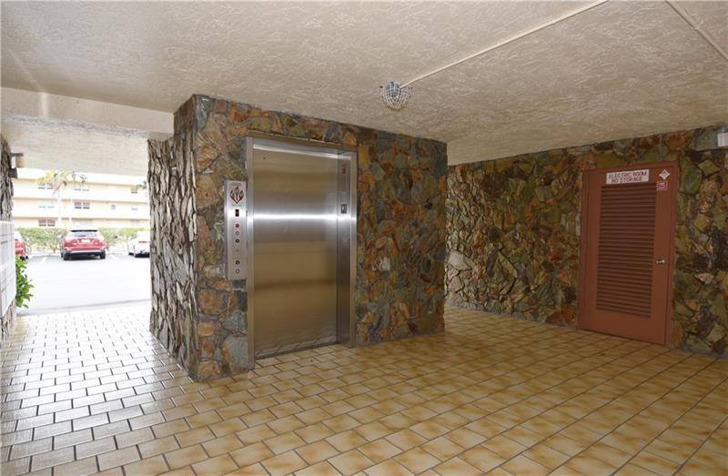 MEADOWBROOK LAKES VIEW - Residential