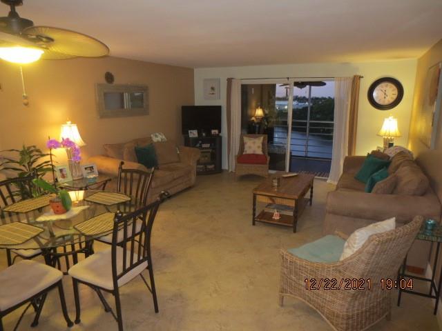 MEADOWBROOK LAKES VIEW - Residential