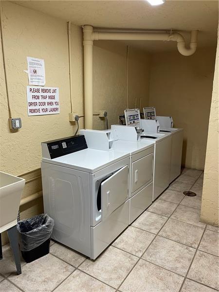 MEADOWBROOK LAKES VIEW - Residential