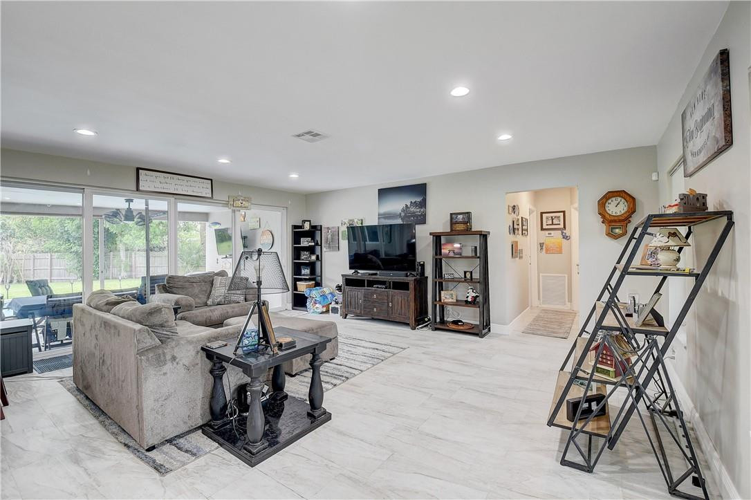 COUNTRY CLUB ACRES 5 - Residential