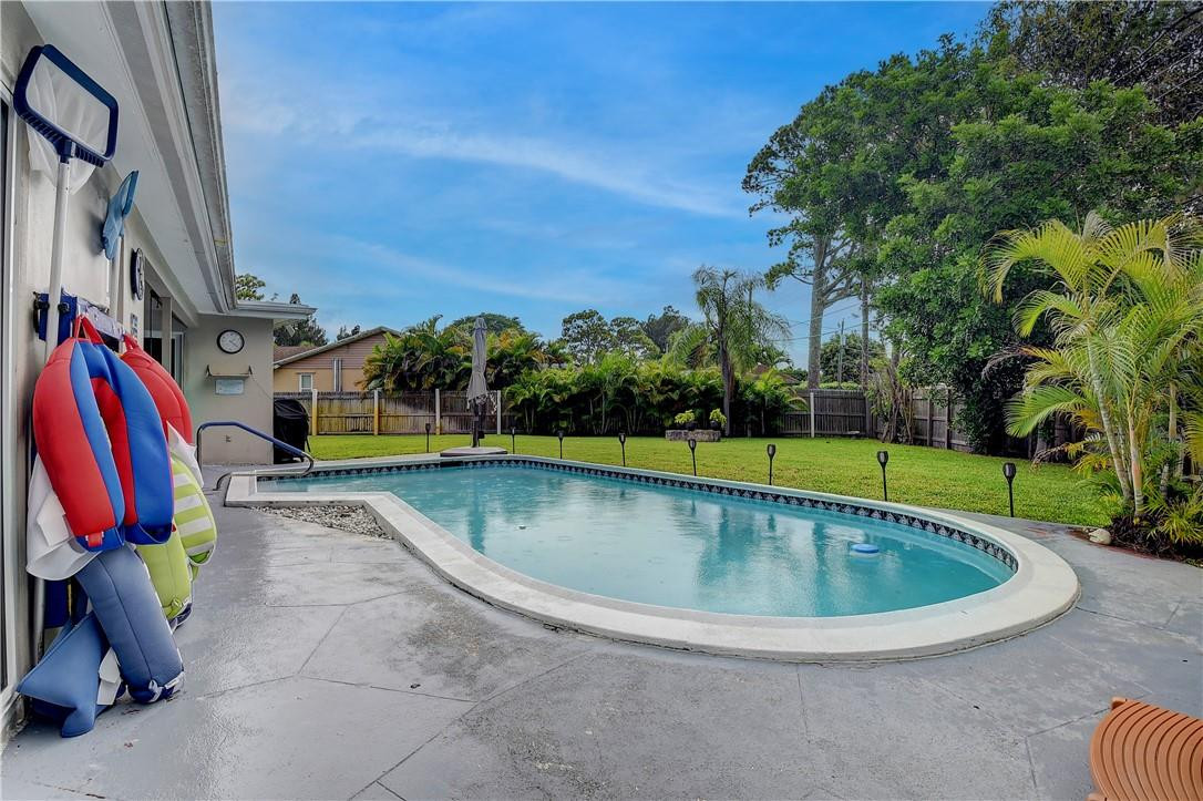 COUNTRY CLUB ACRES 5 - Residential