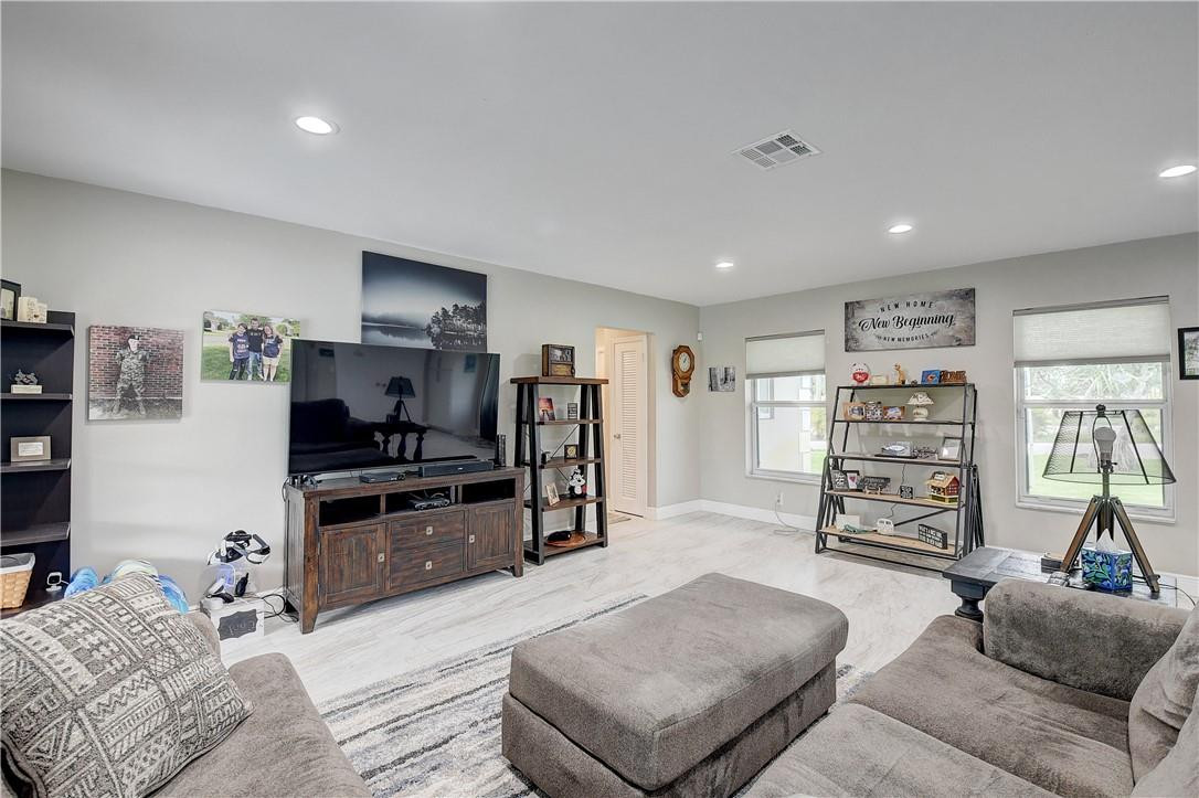 COUNTRY CLUB ACRES 5 - Residential