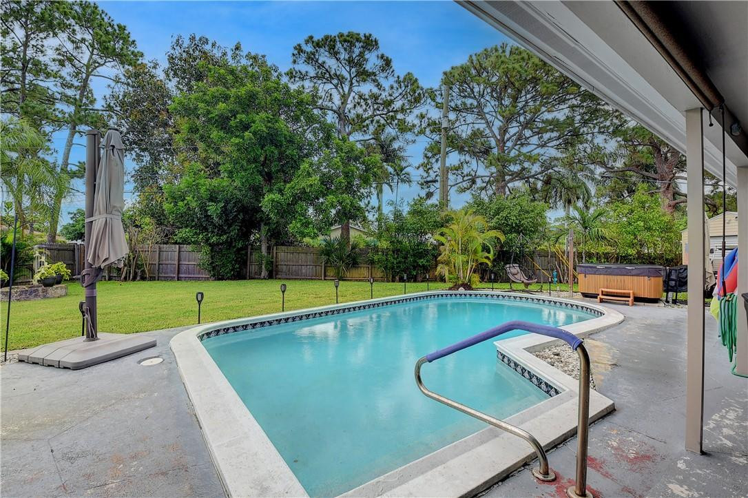 COUNTRY CLUB ACRES 5 - Residential