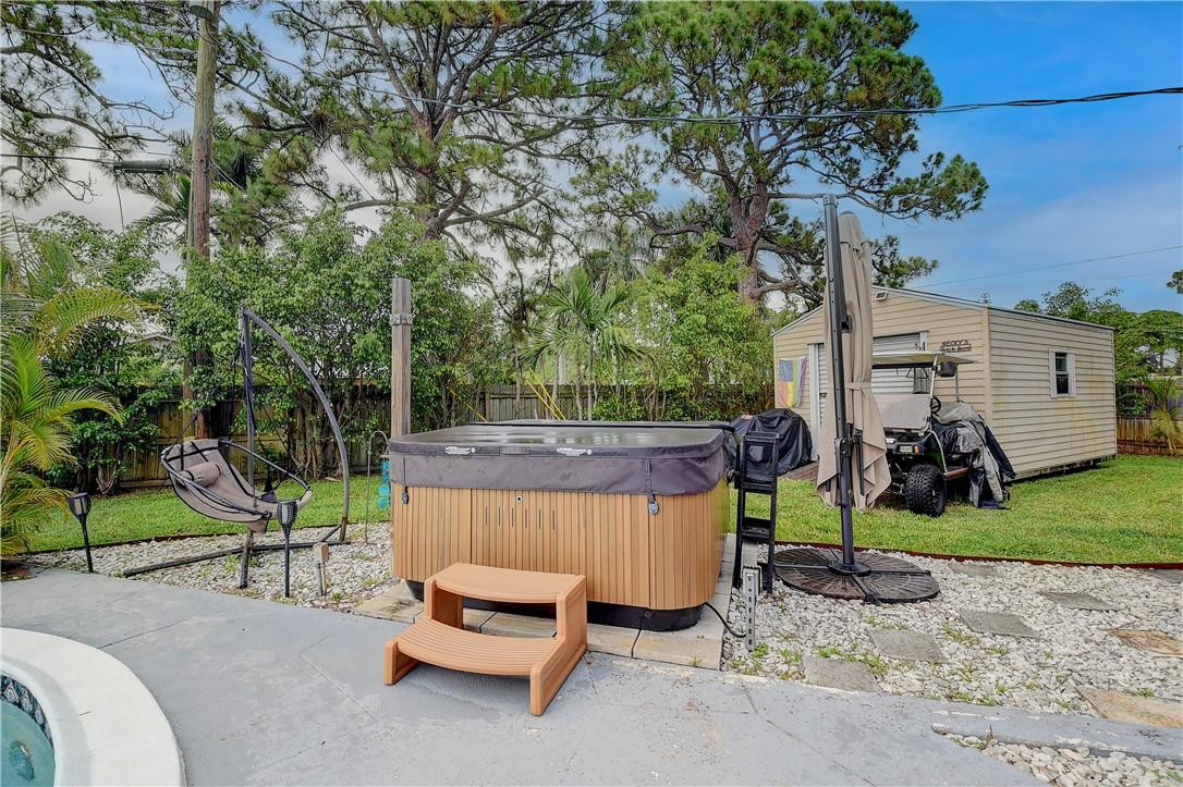 COUNTRY CLUB ACRES 5 - Residential