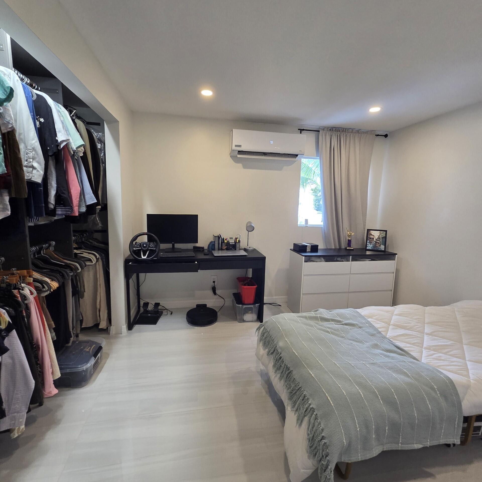 DEERFIELD LAKE - Residential