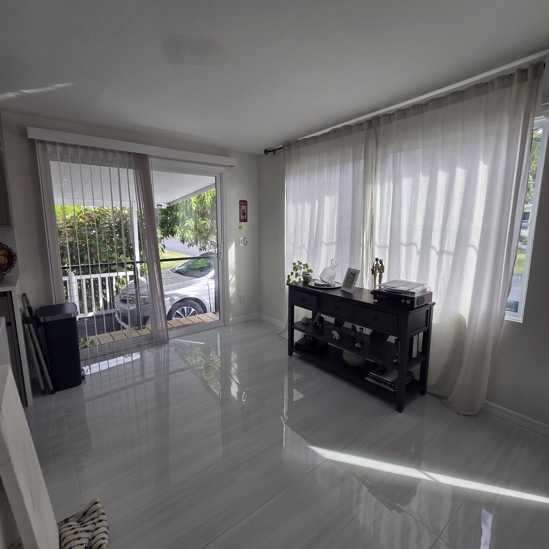 DEERFIELD LAKE - Residential