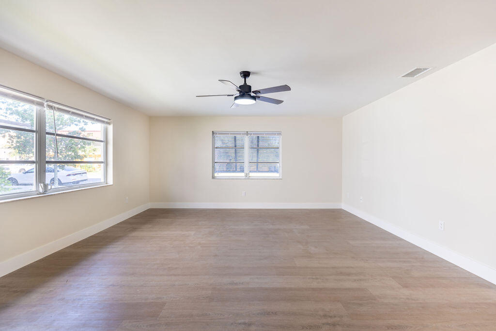 LAKE WORTH TOWN OF - Residential Lease