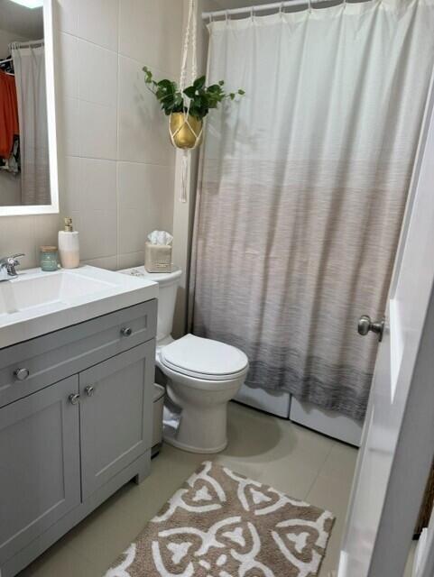 LAKES AT THE BLUFFS - Residential Lease