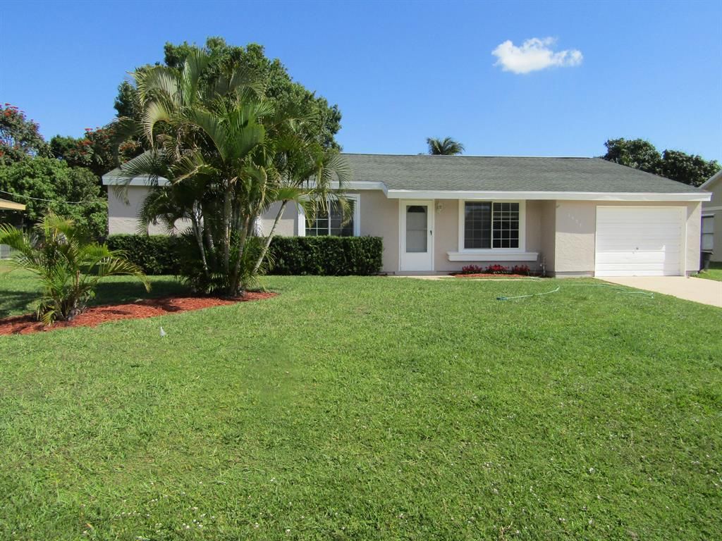 Photo of 1495 SE Grapeland Avenue, Port Saint Lucie, FL 34952 (MLS # R10705498)