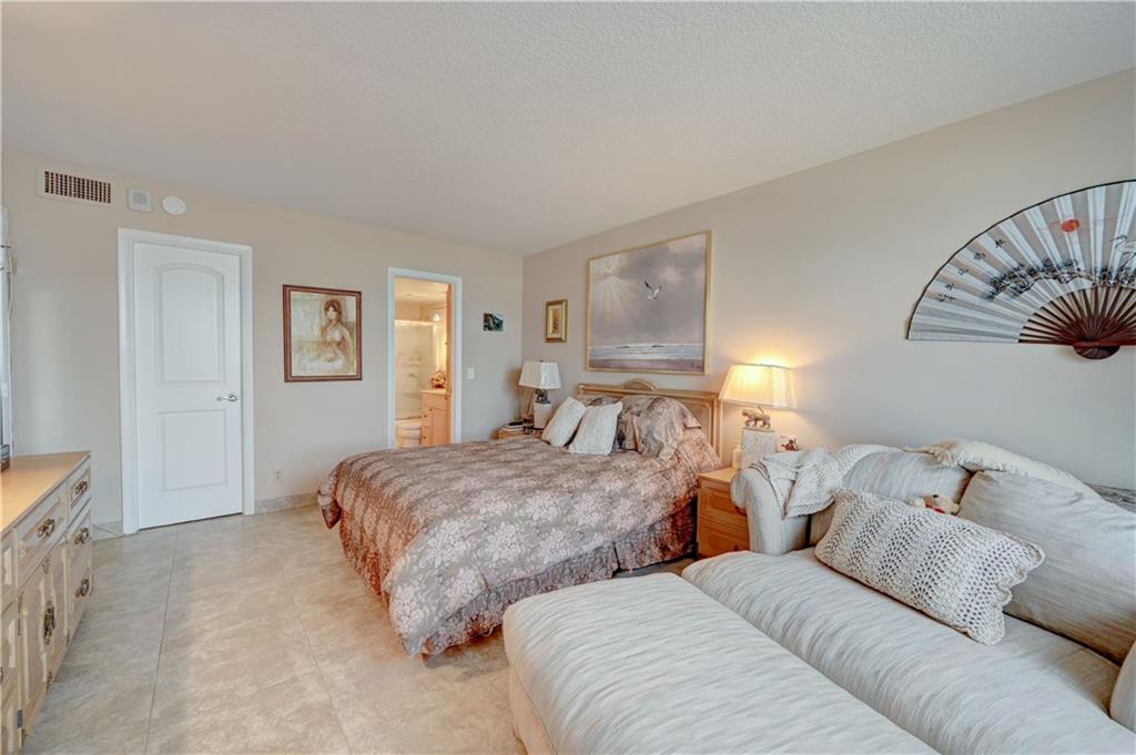 Silver Thatch - Residential