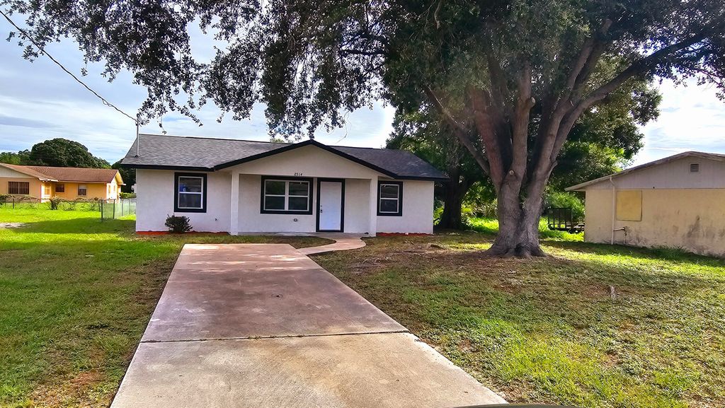Photo of 2514 Avenue Q, Fort Pierce, FL 34947 (MLS # R11026701)