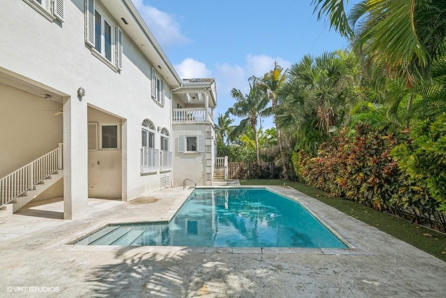 Tropical Isle Homes Sub - Residential