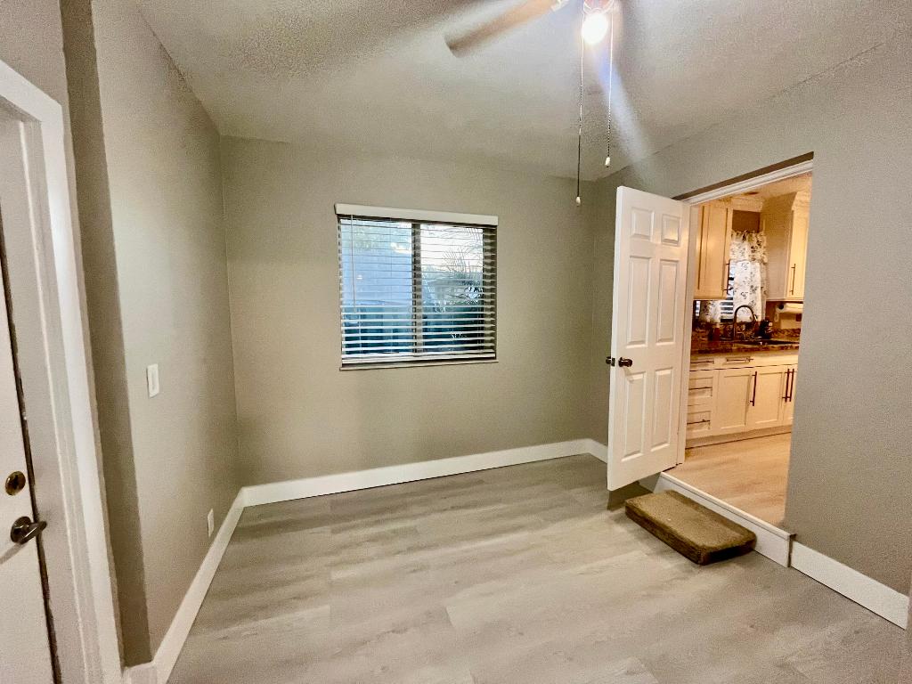 HOLLYWOOD PARK - Residential Lease